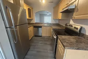 323 E Palm Cir E, Pembroke Pines, FL 33025 - Photo 6
