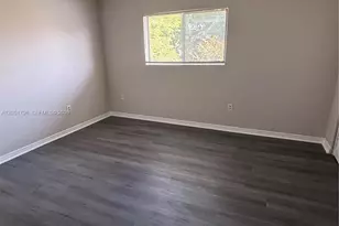 323 E Palm Cir E, Pembroke Pines, FL 33025 - Photo 24