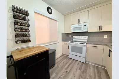 17000 NW 67th Ave #130, Hialeah, FL 33015 - Photo 8