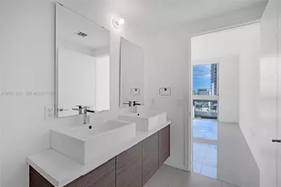 1010 SW 2nd Ave #1003, Miami, FL 33130 - Photo 10