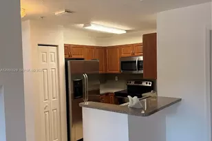 906 SW 143rd Ave, Pembroke Pines, FL 33027 - Photo 4