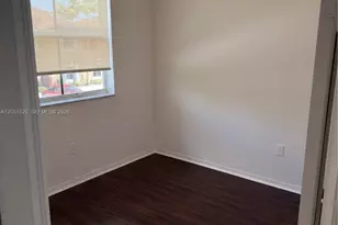 906 SW 143rd Ave, Pembroke Pines, FL 33027 - Photo 10