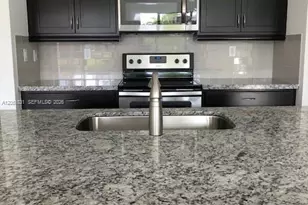11566 SW 13th Ln, Pembroke Pines, FL 33025 - Photo 2