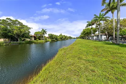 7900 Camino Cir #406, Miami, FL 33143 - Photo 20