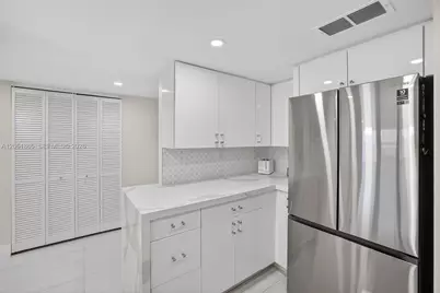 3000 E Sunrise Blvd #14C, Fort Lauderdale, FL 33304 - Photo 8