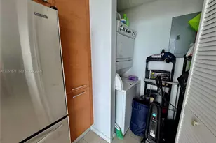253 NE 2nd St, Miami, FL 33132 - Photo 16