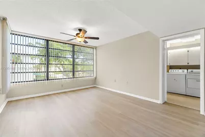 3650 Whitehall Dr #305, West Palm Beach, FL 33401 - Photo 12