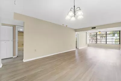 3650 Whitehall Dr #305, West Palm Beach, FL 33401 - Photo 10