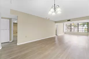 3650 Whitehall Dr, West Palm Beach, FL 33401 - Photo 10