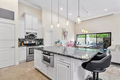 2707 S Parkview Dr, Hallandale Beach, FL 33009 - Photo 10