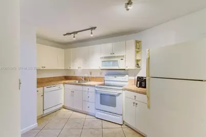800 Parkview Dr #311, Hallandale Beach, FL 33009 - Photo 8