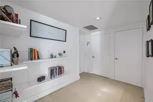 55 SE 6th St, Miami, FL 33131 - Photo 6