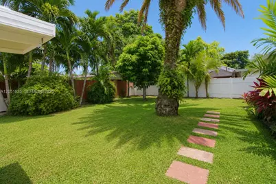 5865 W 13 Avenue, Hialeah, FL 33012 - Photo 14