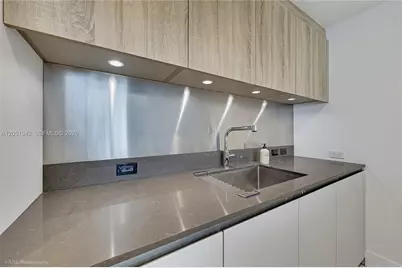 1000 Brickell Plz #2110, Miami, FL 33131 - Photo 6