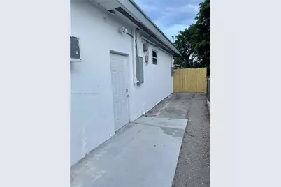320 NE 160th St #A, Miami, FL 33162 - Photo 16