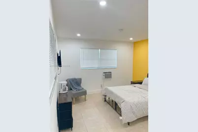 320 NE 160th St #A, Miami, FL 33162 - Photo 2