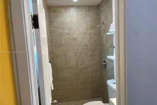 320 NE 160th St, Miami, FL 33162 - Photo 12