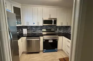 9461 Evergreen Pl, Davie, FL 33324 - Photo 2