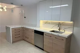 910 Bay Dr, Miami Beach, FL 33141 - Photo 10