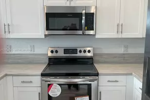 825 NE 211th St, Miami, FL 33179 - Photo 10