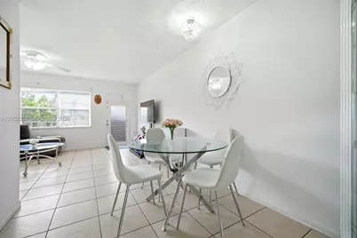 9101 Sunrise Lakes Blvd #218, Sunrise, FL 33322 - Photo 4