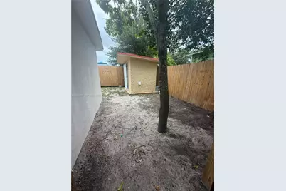 2002 NW 87th St, Miami, FL 33147 - Photo 24