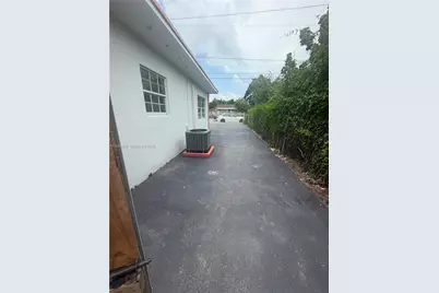 2002 NW 87th St, Miami, FL 33147 - Photo 28
