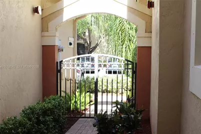 4258 Vineyard Cir, Weston, FL 33332 - Photo 2