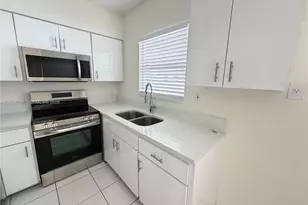 2352 NE 9th St, Fort Lauderdale, FL 33304 - Photo 8