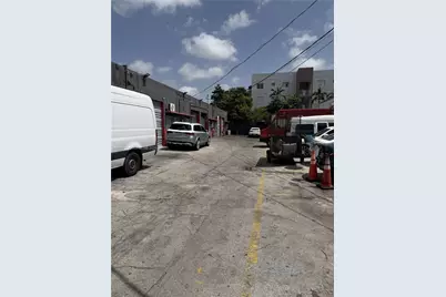 2563 NW 23rd St, Miami, FL 33142 - Photo 6