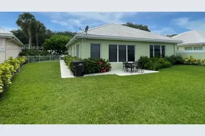 1020 Bear Island Dr, West Palm Beach, FL 33409 - Photo 4