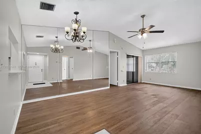 7626 Tahiti Ln #204, Lake Worth, FL 33467 - Photo 2