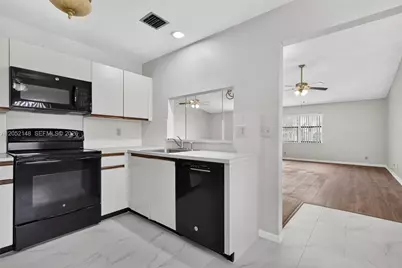 7626 Tahiti Ln #204, Lake Worth, FL 33467 - Photo 10