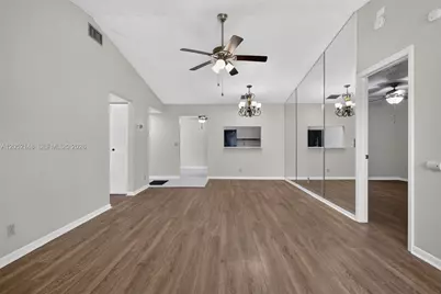 7626 Tahiti Ln #204, Lake Worth, FL 33467 - Photo 6