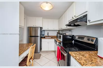 905 Brickell Bay Dr #623, Miami, FL 33131 - Photo 6