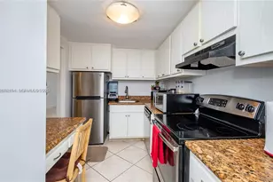 905 Brickell Bay Dr, Miami, FL 33131 - Photo 6