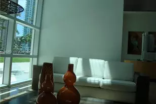 300 S Biscayne Blvd, Miami, FL 33131 - Photo 6
