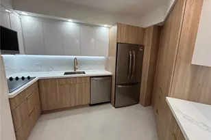 999 Brickell Bay Dr, Miami, FL 33131 - Photo 2