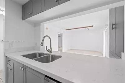 280 SW 20th Rd #504, Miami, FL 33129 - Photo 4