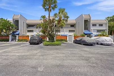 801 Palm Trl #10, Delray Beach, FL 33483 - Photo 2