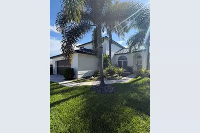 1920 NW 182nd Ter, Pembroke Pines, FL 33029 - Photo 2