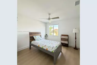 1920 NW 182nd Ter, Pembroke Pines, FL 33029 - Photo 16