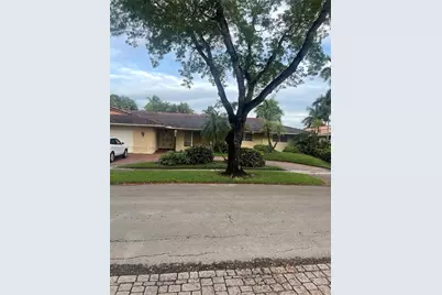 16120 E Troon Cir, Miami Lakes, FL 33014 - Photo 4