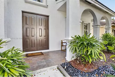 1311 Croton Ct, Weston, FL 33327 - Photo 8