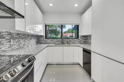 2484 SW 25th St, Miami, FL 33133 - Photo 14