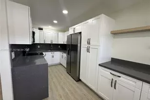 13255 SW 7th Ct, Pembroke Pines, FL 33027 - Photo 8