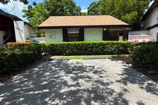 1470 Flamingo Ct, Pembroke Pines, FL 33026 - Photo 2