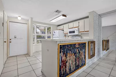 2561 NE 15th St, Pompano Beach, FL 33062 - Photo 10