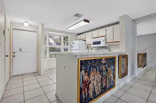 2561 NE 15th St, Pompano Beach, FL 33062 - Photo 10