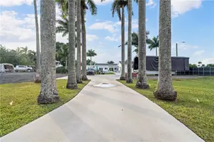 35220 SW 213th Ave, Homestead, FL 33034 - Photo 4